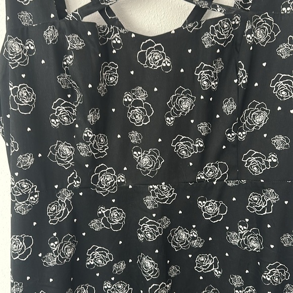 Rose Skull Lattice Front Swing Dress - Picture 5 of 7